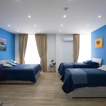 نابولي Giuly Suites & Rooms المظهر الخارجي الصورة