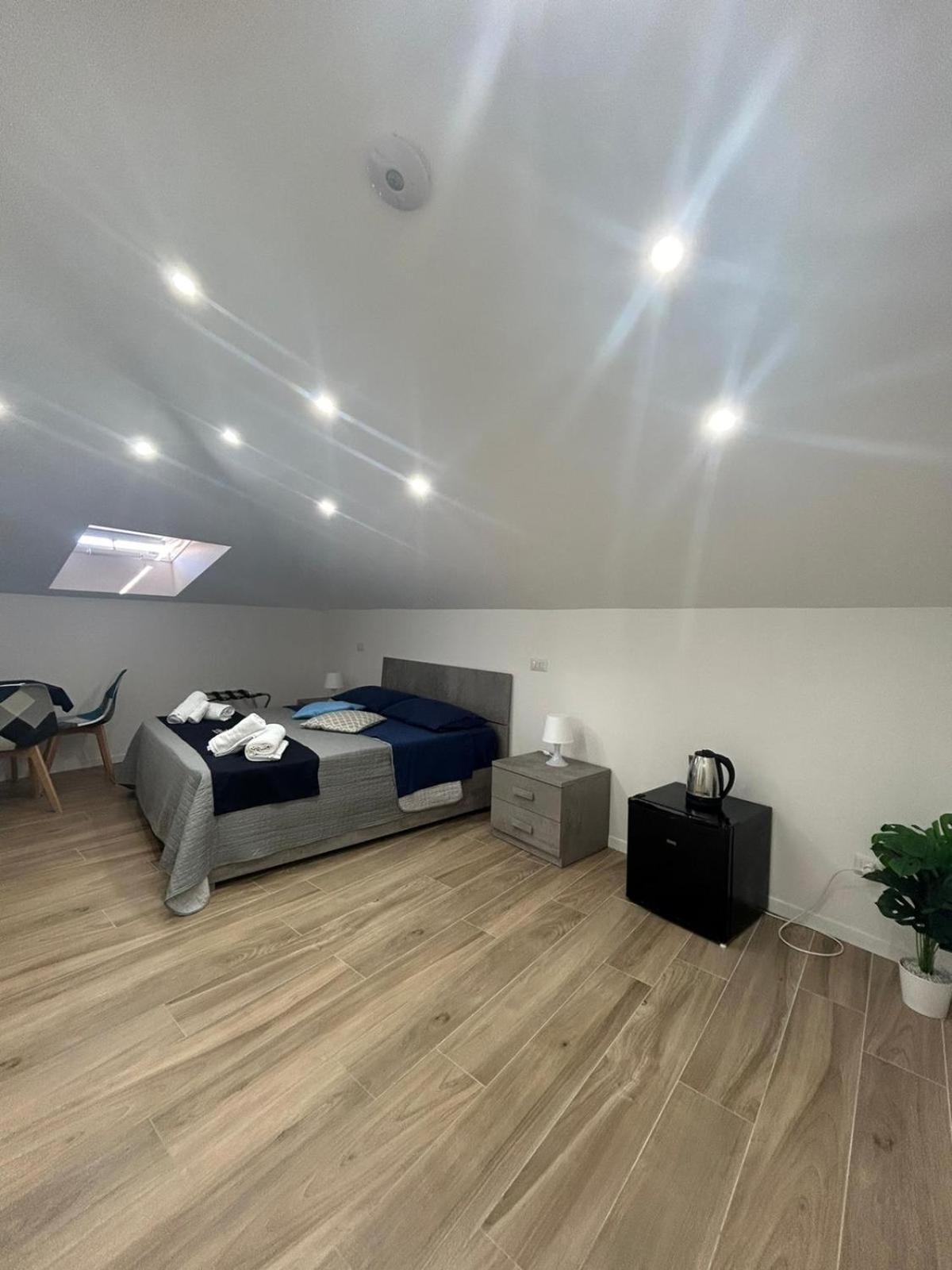 نابولي Giuly Suites & Rooms المظهر الخارجي الصورة
