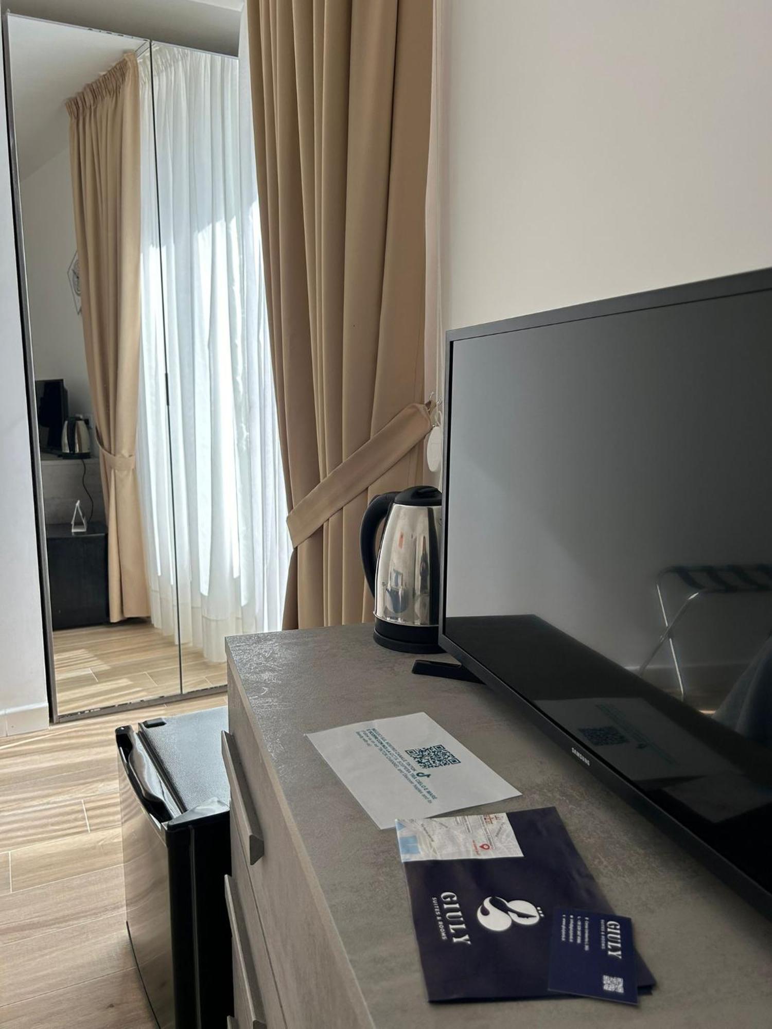 نابولي Giuly Suites & Rooms المظهر الخارجي الصورة